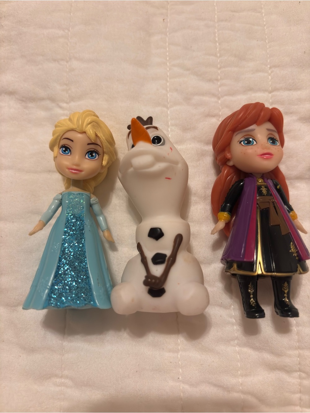 Disney Frozen Elsa & Anna Mini Dolls with Olaf Figure - Blue, White, Red